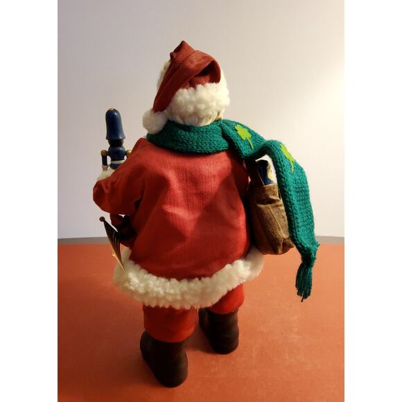 International tourist Santa figurine 11 inches tall - Picture 3 of 4